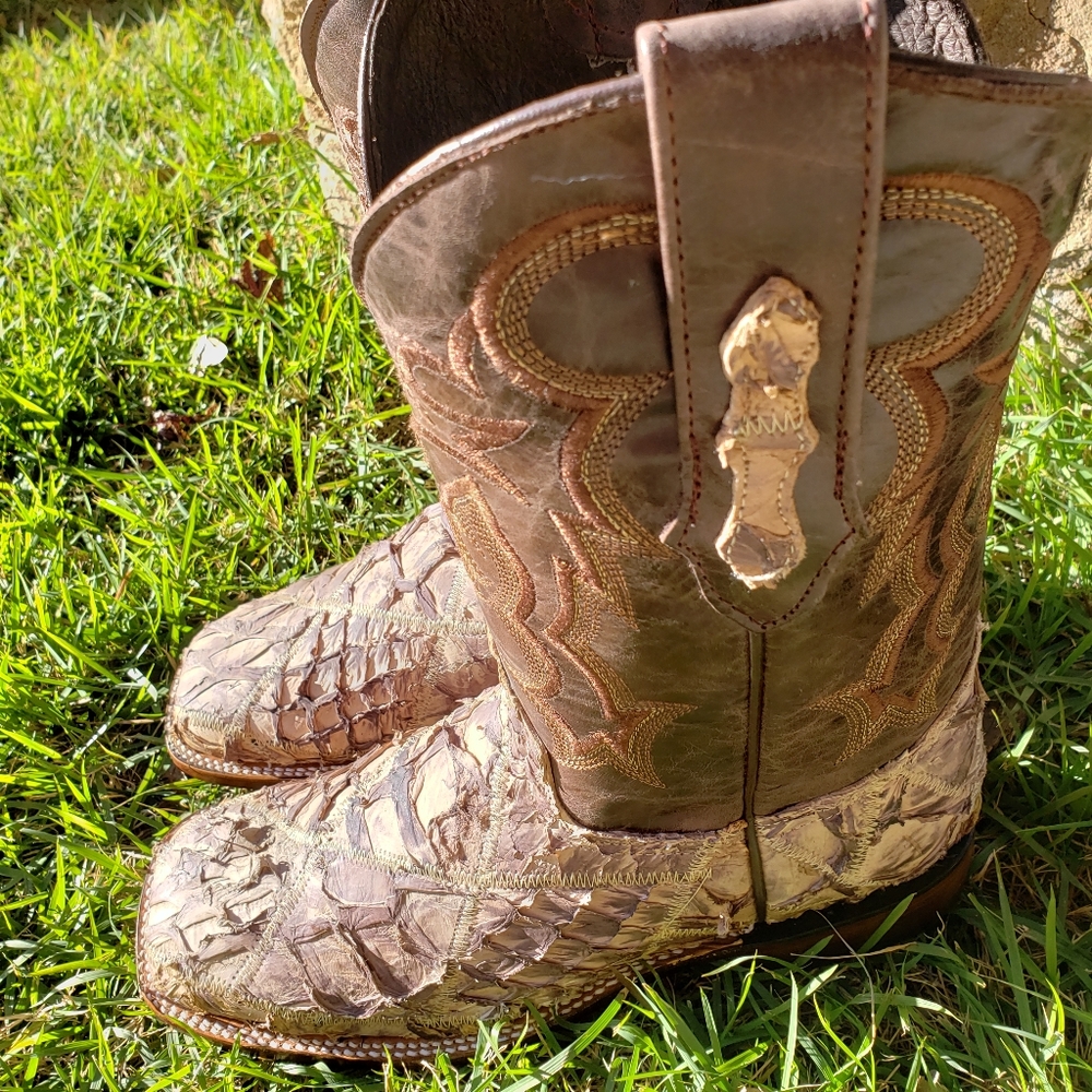 Piracuru Fish Boots size 10